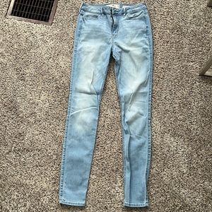 Hollister skinny jeans. 7-Long. Very lightly used, I don’t like skinny jeans